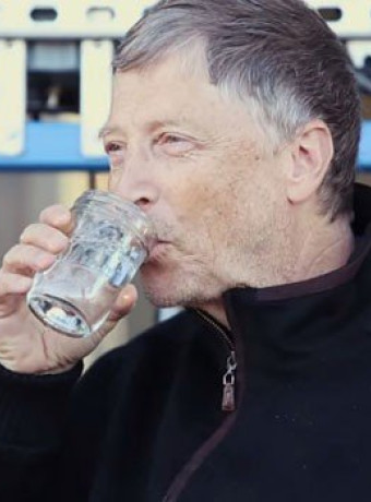 Ο Bill Gates πίνει νερό που πριν από 5 λεπτά ήταν ανθρώπινα λύματα! [Video] image
