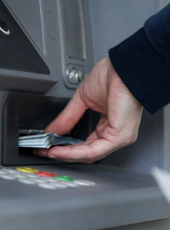 Hackers κλέβουν χρήματα από ATM με χρήση USB sticks image
