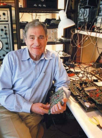 Απεβίωσε ο Ray Dolby, ο "πατέρας" του Dolby Surround image