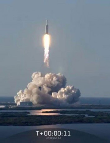 Falcon Heavy: Πρώτη εμπορική χρήση του πανίσχυρου πυραύλου με ανάκτηση και των τριών προωθητικών Falcon 9 image