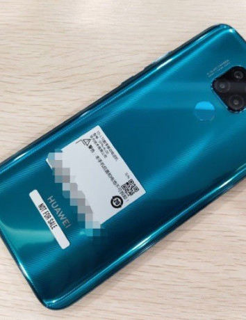 Huawei Mate 30 Lite: Οι πρώτες live φωτογραφίες αποκαλύπτουν οπή στην οθόνη και τετραπλή κάμερα image