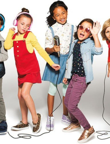 Τα JBL Junior παρέχουν θρυλικό ήχο με Kid Friendly ένταση image
