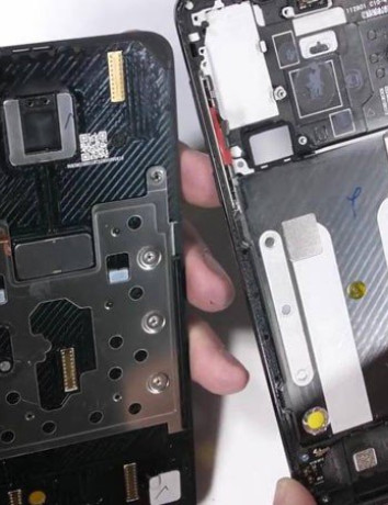 Xiaomi Mi MIX 3: Το νέο "χειρουργείο" αποκαλύπτει τον μοναδικό μηχανισμό του slider image