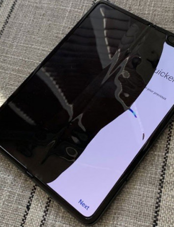 Samsung Galaxy Fold: Σοβαρά προβλήματα με την οθόνη και η επίσημη απάντηση της εταιρείας image