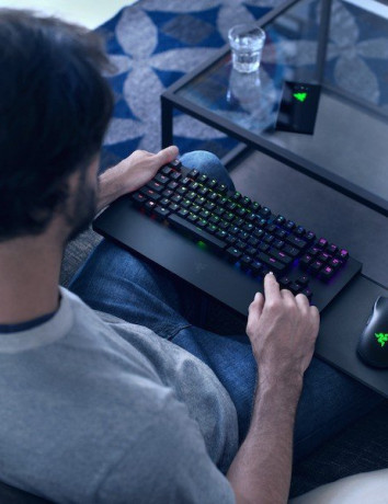 Razer Turret: Πληκτρολόγιο & ποντίκι (2-σε-1) για να παίζεις Xbox One από τον καναπέ image