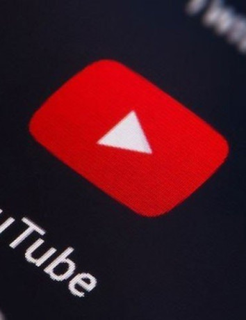 YouTube: Θέλει να κρύψει τα video για θεωρίες συνωμοσίας image