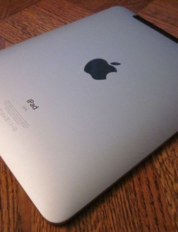 iPad 2: Λεπτότερο, με εμπρόσθια κάμερα και υποστήριξη GSM/CDMA image