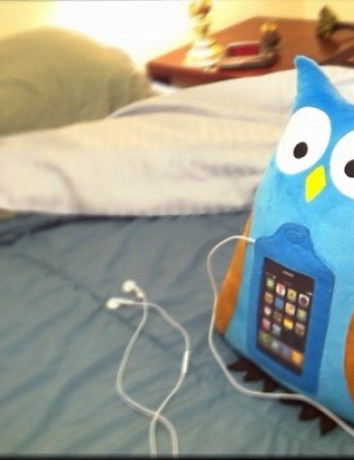 Swoop the Οwl, μαξιλάρι για το iPhone! image
