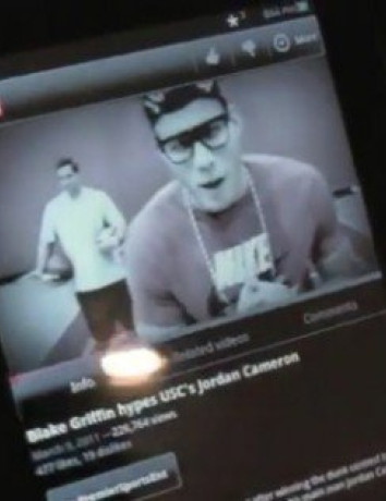 Vizio VIA Plus 8'' Android Honeycomb tablet με παρουσιαστή τον Blake Griffin! image