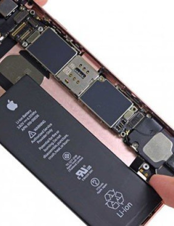 Η LG θα παρέχει μπαταρίες σε σχήμα L για τα iPhone του 2018 image