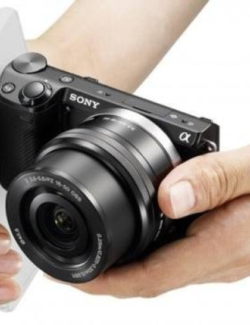 Sony NEX-5T, compact εμφάνιση, NFC, WiFi και εναλλάξιμοι φακοί E-mount image