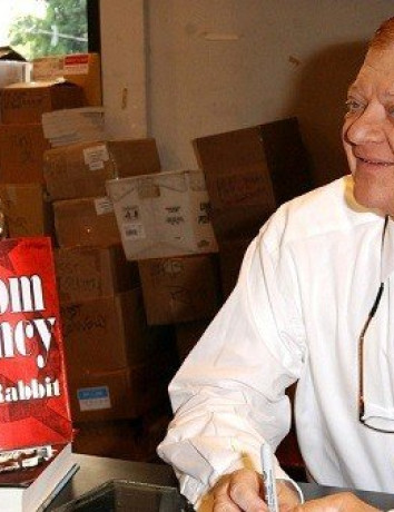 Απεβίωσε ο συγγραφέας Tom Clancy (Splinter Cell, Ghost Recon, The Hunt of Red October κ.ά.) σε ηλικία 66 ετών image
