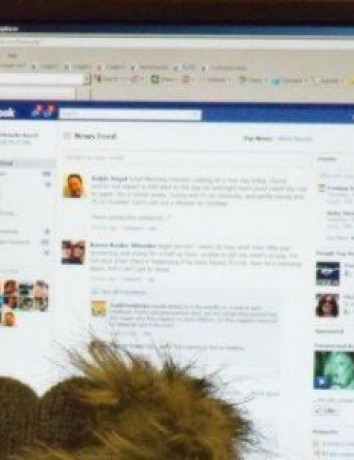 9 στους 10 χρήστες του Facebook παρακολουθούν τη δραστηριότητα των πρώην τους image