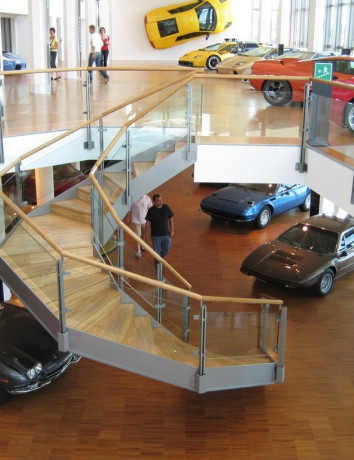 To Google Street View σε πάει στο μουσείο της Lamborghini! image