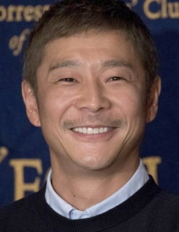 Ιάπωνας δισεκατομμυριούχος αναζητά γυναίκα - σύντροφο για το ταξίδι με τη SpaceX στη Σελήνη! image