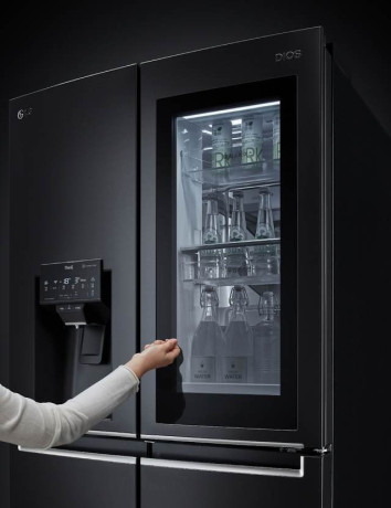 LG: Τα νέα ψυγεία της ανοίγουν την πόρτα τους με τη φωνή σου! image