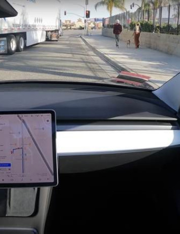 Tesla: Δείτε το σύστημα αυτόνομης οδήγησης σε ταξίδι 600km σχεδόν χωρίς παρέμβαση από τον οδηγό image