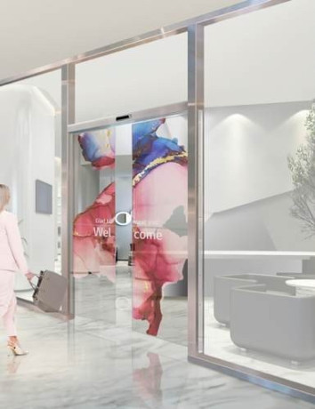 Η LG προχωρά στην κατασκευή της πρώτης Transparent OLED Automatic Door image