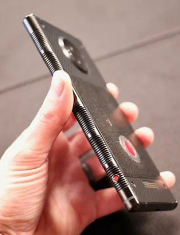 RED Hydrogen One: Hands-on φωτογραφίες και πολλές πληροφορίες για το φιλόδοξο αρθρωτό smartphone με την ολογραφική οθόνη image