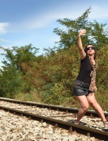 Η "μάστιγα" των selfies: Τουλάχιστον 259 θάνατοι σε όλο τον κόσμο στην προσπάθεια για μια επικίνδυνη selfie image