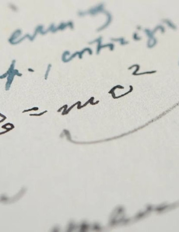 E=mc²: Πωλήθηκε χειρόγραφο του Einstein για $1.24 εκατ.! image