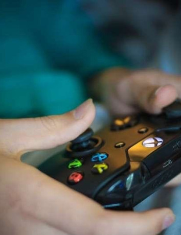 Νέα έρευνα προτείνει το πολύ 1 ώρα gaming ή πλοήγηση στο Internet για τα μικρά παιδιά image
