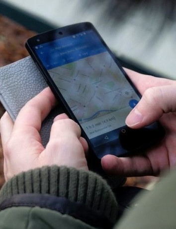 Google Maps: Νέα εργαλεία που θα σας βοηθήσουν να κινείστε με μεγαλύτερη ασφάλεια image