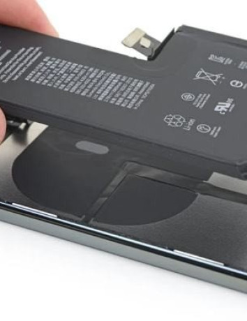 Η ΕΕ ίσως πιέσει για επιστροφή στα smartphones με αποσπώμενες μπαταρίες image