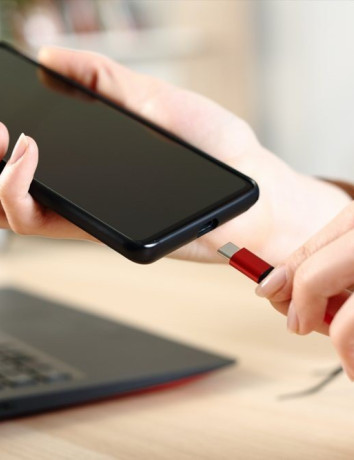 USB-C υποχρεωτικά στα iPhone από το 2024 και στα laptops από το 2026 image