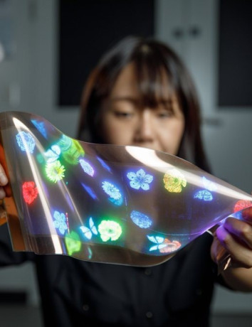 LG Display: Πρωτότυπη εύκαμπτη και έγχρωμη οθόνη με δυνατότητα επε΄κτασης ή/και στριψίματος image
