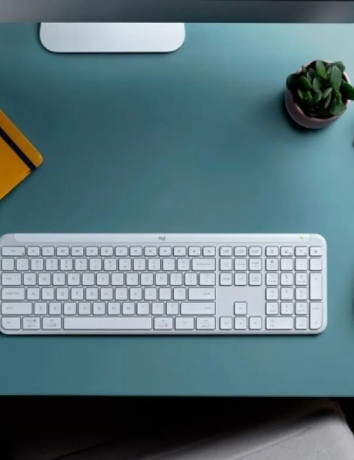 Η Logitech λανσάρει το νέο πληκτρολόγιο Signature Slim K950 image