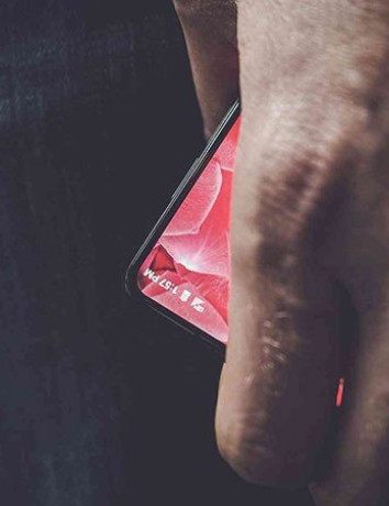 Αποκαλυπτήρια για το edge-to-edge smartphone της Essential από τον Andy Rubin στις 30 Μαΐου image