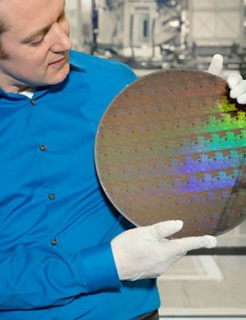Η IBM χώρεσε 30 δισ. transistors σε chip με μέγεθος όσο ένα νύχι και ανοίγει τον δρόμο για επεξεργαστές στα 5nm image
