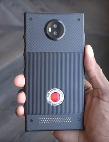 RED Hydrogen One: Το smartphone με την ολογραφική οθόνη και την αρθρωτή κατασκευή σε hands-on video image