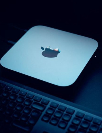 Mac mini M4: Χωρίς υποδοχές USB-A, αλλά με δικό του εσωτερικό τροφοδοτικό και στο μισό μέγεθος image
