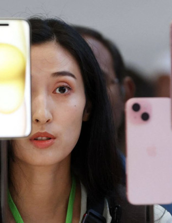 Τα iPhone σε ελεύθερη πτώση στην Κίνα, μεγάλη κερδισμένη η Huawei image
