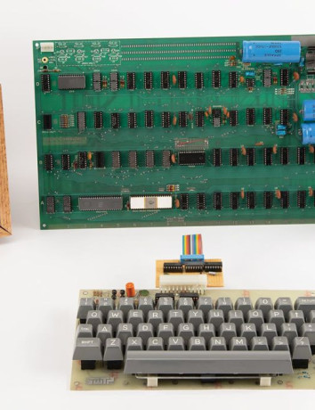 Apple-1: Λειτουργικό μοντέλο του 1976 πωλήθηκε έναντι $375.000 σε δημοπρασία image