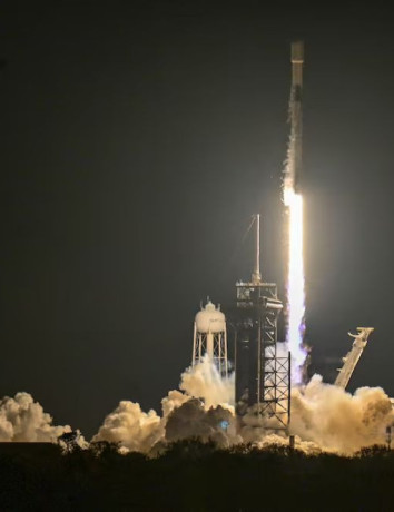 SpaceX: Εκτόξευσε με επιτυχία το Athena με προορισμό τη Σελήνη image