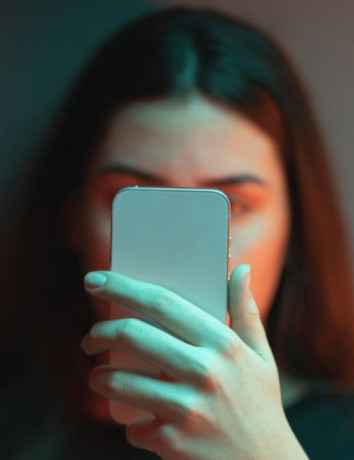 Αναφορά: Το Instagram προβάλλει σεξουαλικό και επιβλαβές περιεχόμενο σε εφήβους image
