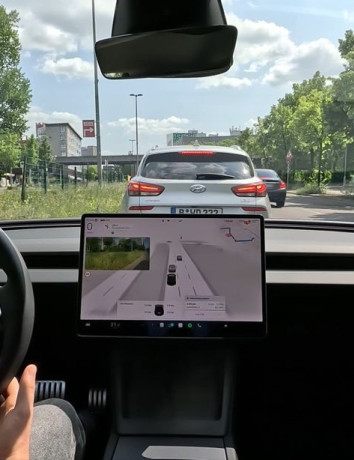 Η Tesla δοκιμάζει το σύστημα αυτόνομης οδήγησης (FSD) στο Βερολίνο [Video] image