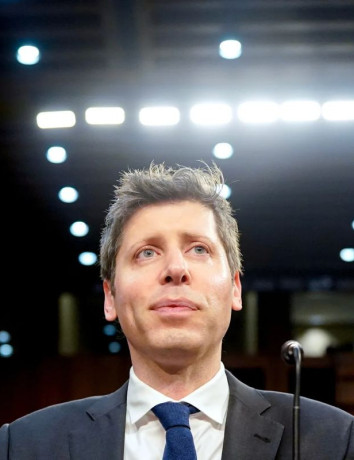 Sam Altman εναντίον Elon Musk: Ο αγώνας για εγκεφαλική ενίσχυση χωρίς νυστέρι image