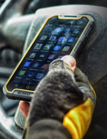 DeWalt MD501: Νέα είσοδος στα υπερανθεκτικά smartphones με υποστήριξη ασύρματης φόρτισης image