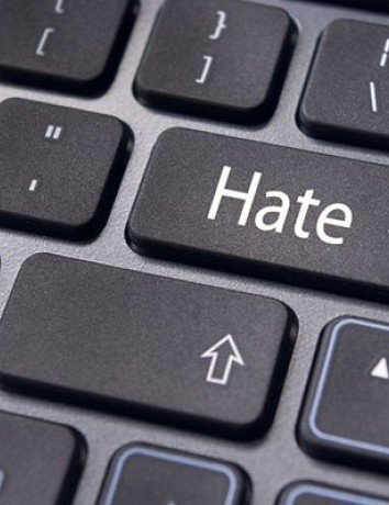Η ΕΕ πιέζει τις Facebook, Google, Microsoft και Twitter για την αντιμετώπιση της ρητορικής μίσους image