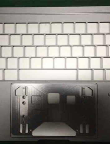 Διαρροή φωτογραφιών του νέου MacBook Pro με OLED touch bar και 4 θύρες USB-C image