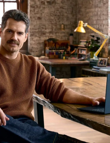 Ο Henry Cavill δημιουργεί video game στο νέο Googlebook αξιοποιώντας το Gemini AI image