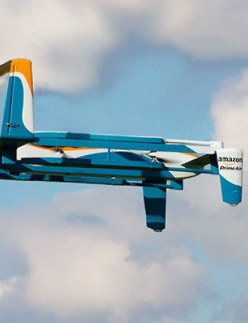 Ο Jeremy Clarkson (Top Gear) παρουσιάζει το drone της Amazon για τη μεταφορά πακέτων [Video] image