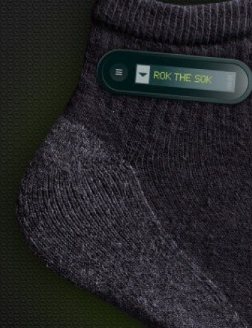 HTC RE SOK: Η έξυπνη κάλτσα που αυτοκαταστρέφεται αν φορεθεί με σανδάλι image