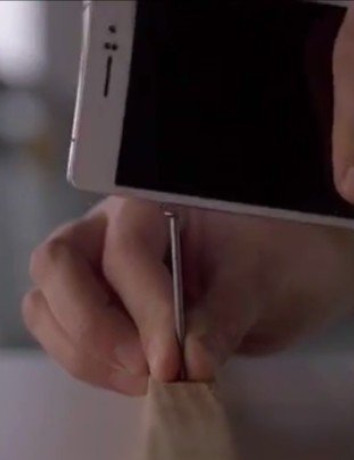 Oppo R5: Το μέχρι πρότινος λεπτότερο smartphone στον κόσμο είναι πιο ανθεκτικό απ' όσο φαντάζεσαι [Video] image