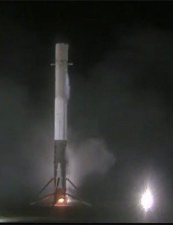 SpaceX: Προσγείωσαν επιτυχώς τον επαναχρησιμοποιούμενο πύραυλο Falcon 9 [Video] image