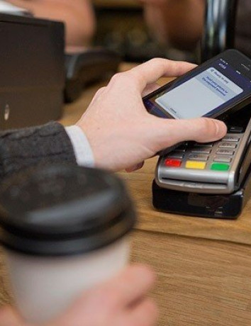 Το ψηφιακό πορτοφόλι της Vodafone επιτρέπει ανέπαφες συναλλαγές με κάρτες Visa image
